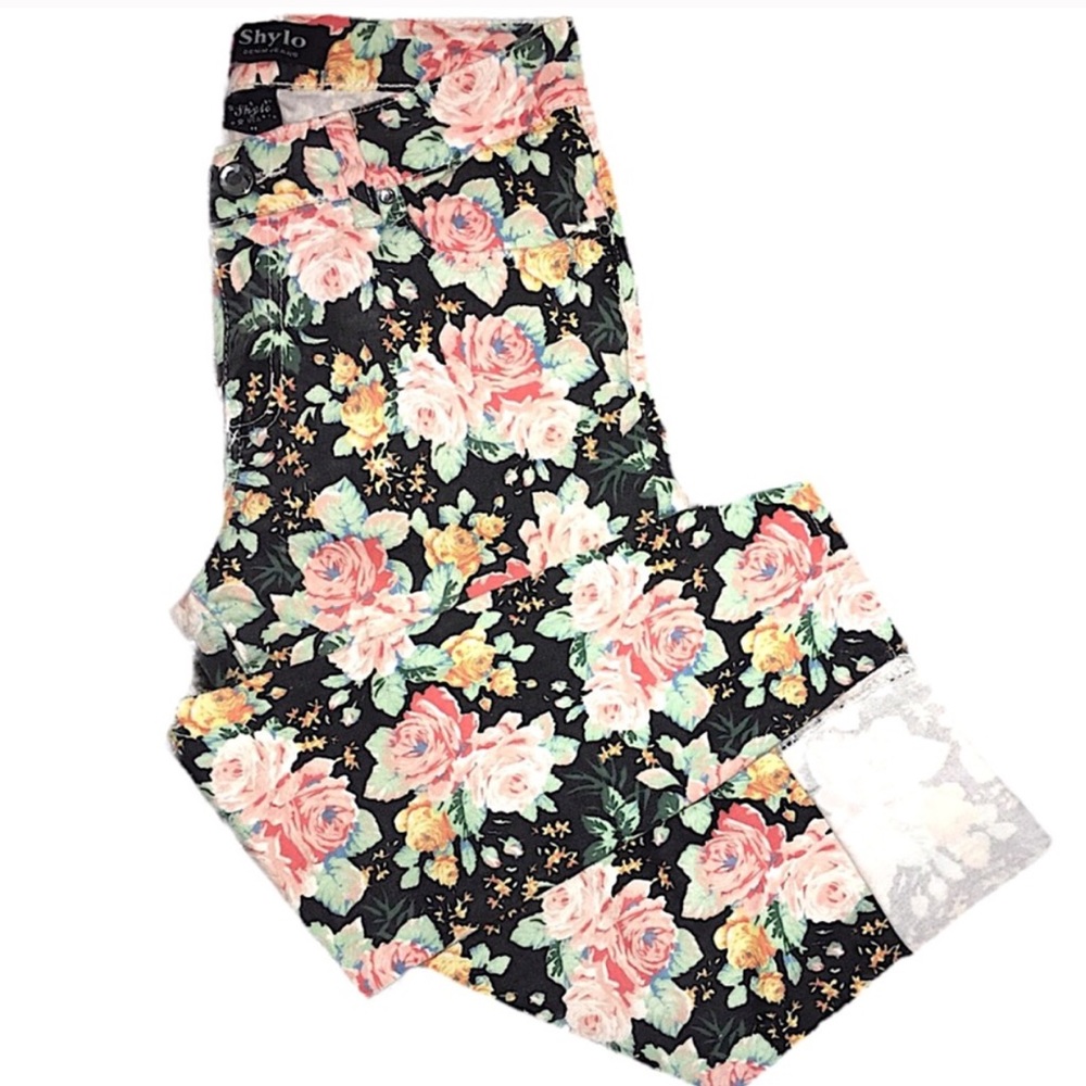 Shylo • Floral Denim Jeans (Stretchy) Pants🌺